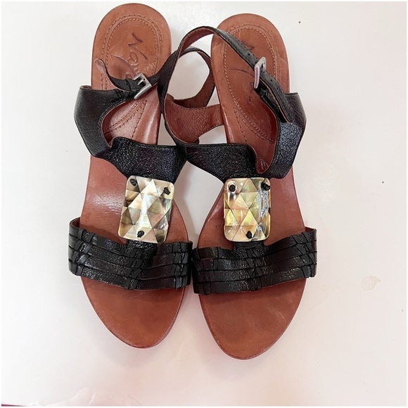 Naya Arnelli Black Leather T-Strap Heel Sandal Size 10 - Picture 14 of 15